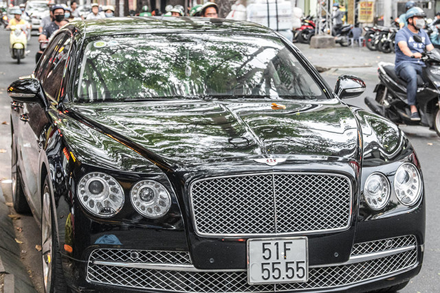 Lệ Quyên sở hữu siêu xe Bentley Flying Spur biển khủng, tiền tỷ - Hình 11 Le Quyen so huu sieu xe Bentley Flying Spur bien khung, tien ty-Hinh-11