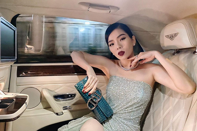 Lệ Quyên sở hữu siêu xe Bentley Flying Spur biển khủng, tiền tỷ - Hình 6 Le Quyen so huu sieu xe Bentley Flying Spur bien khung, tien ty-Hinh-6