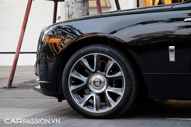 Xuất hiện Rolls-Royce Wraith Series II “hàng hiếm” tại Sài Gòn - Hình 4 Xuat hien Rolls-Royce Wraith Series II “hang hiem” tai Sai Gon-Hinh-4