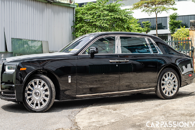Xuất hiện Rolls-Royce Phantom VIII EWB hơn 80 tỷ ở Hà Nội - Hình 9 Xuat hien Rolls-Royce Phantom VIII EWB hon 80 ty o Ha Noi-Hinh-9