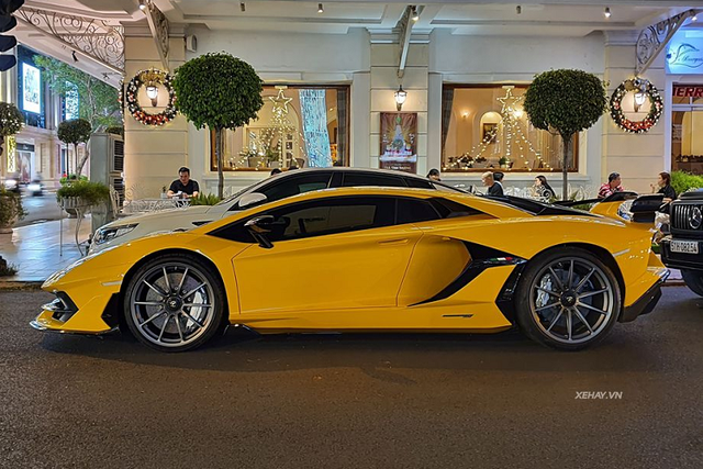 Lamborghini Aventador SVJ hơn 50 tỷ đồng tại Việt Nam độ "đồ chơi" - Hình 4 Lamborghini Aventador SVJ hon 50 ty dong tai Viet Nam do