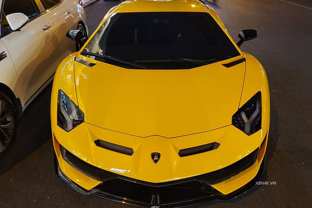 Lamborghini Aventador SVJ hơn 50 tỷ đồng tại Việt Nam độ "đồ chơi" - Hình 2 Lamborghini Aventador SVJ hon 50 ty dong tai Viet Nam do