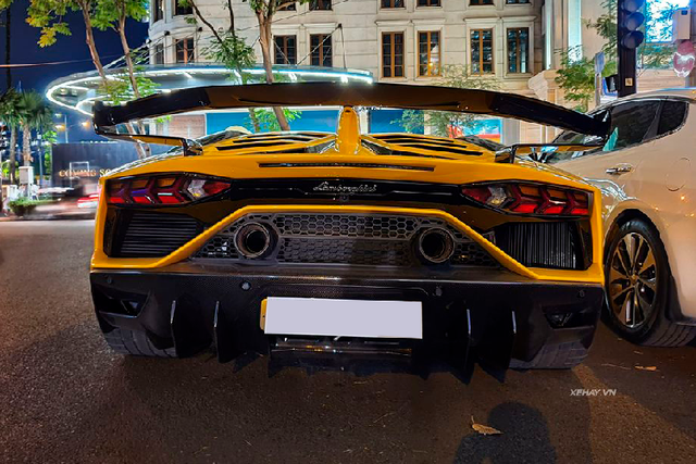 Lamborghini Aventador SVJ hơn 50 tỷ đồng tại Việt Nam độ "đồ chơi" - Hình 8 Lamborghini Aventador SVJ hon 50 ty dong tai Viet Nam do
