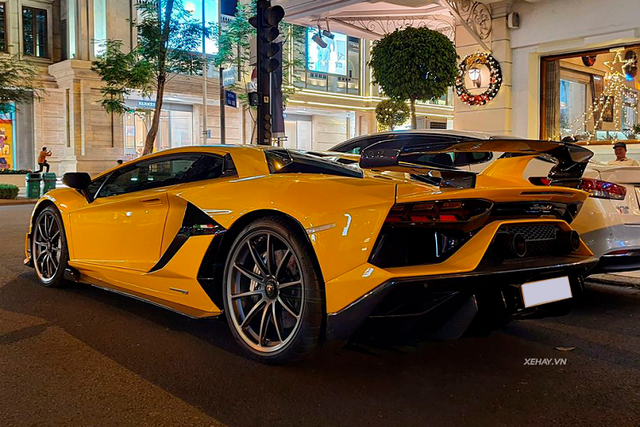 Lamborghini Aventador SVJ hơn 50 tỷ đồng tại Việt Nam độ "đồ chơi" - Hình 7 Lamborghini Aventador SVJ hon 50 ty dong tai Viet Nam do
