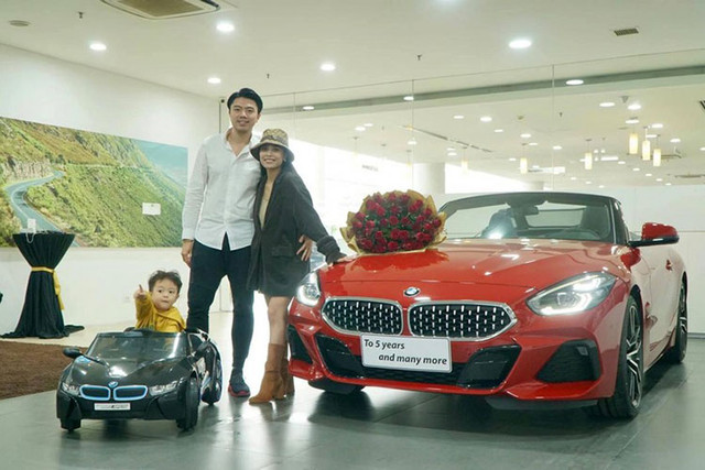 BMW Z4 2020 giá hơn 3 tỷ đồng của vợ chồng ca nương Kiều Anh BMW Z4 2020 gia hon 3 ty dong cua vo chong ca nuong Kieu Anh