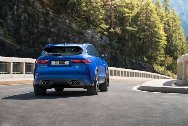 Chi tiết phiên bản hàng đầu Jaguar F-Pace SVR 2021 chỉ cần 3,8 giây để bứt tốc - Hình 2 Chi tiet phien ban hang dau Jaguar F-Pace SVR 2021 chi can 3,8 giay de but toc-Hinh-2