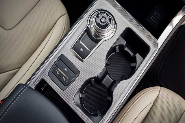 Ngắm Ford Edge 2021 sở hữu màn hình 'khổng lồ' - Hình 5 Ngam Ford Edge 2021 so huu man hinh 'khong lo'-Hinh-5