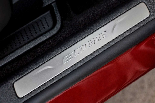 Ngắm Ford Edge 2021 sở hữu màn hình 'khổng lồ' - Hình 4 Ngam Ford Edge 2021 so huu man hinh 'khong lo'-Hinh-4