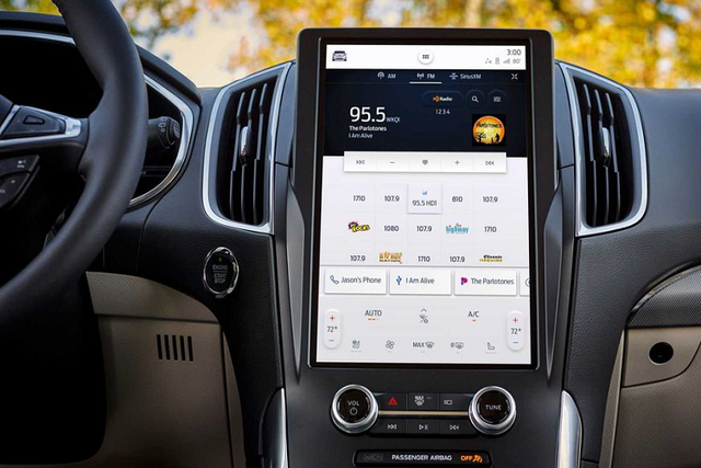 Ngắm Ford Edge 2021 sở hữu màn hình 'khổng lồ' - Hình 3 Ngam Ford Edge 2021 so huu man hinh 'khong lo'-Hinh-3