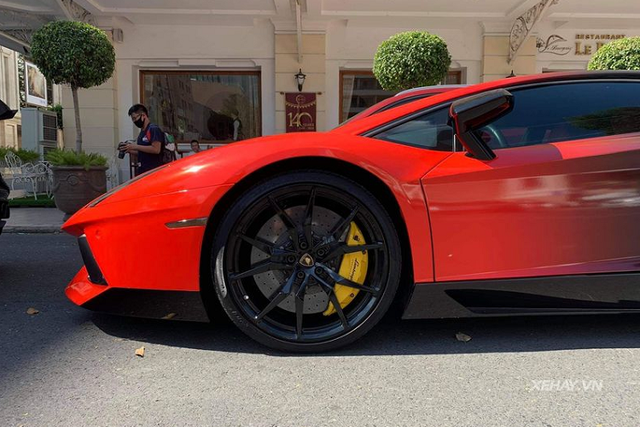 Lamborghini Aventador hon 20 ty lai 'thay ao moi' o Sai Gon-Hinh-5