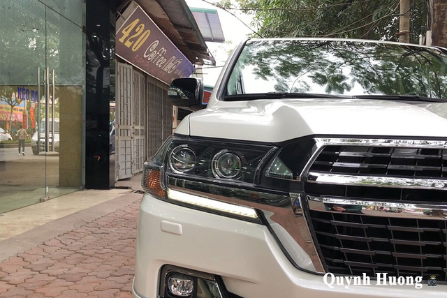 Gần 7 tỷ cho Toyota Land Cruiser VXS Executive Lounge về Việt Nam - Hình 3 Gan 7 ty cho Toyota Land Cruiser VXS Executive Lounge ve Viet Nam-Hinh-3