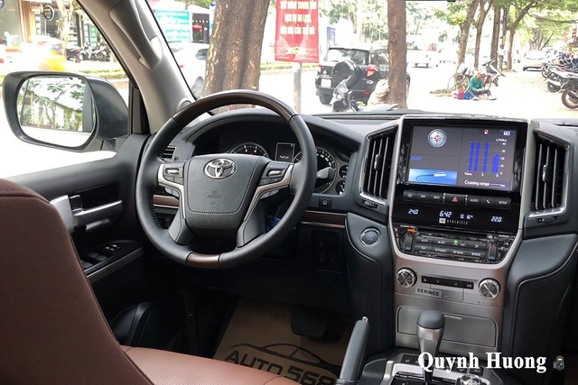 Gần 7 tỷ cho Toyota Land Cruiser VXS Executive Lounge về Việt Nam - Hình 6 Gan 7 ty cho Toyota Land Cruiser VXS Executive Lounge ve Viet Nam-Hinh-6