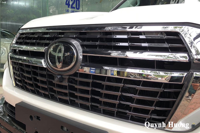 Gần 7 tỷ cho Toyota Land Cruiser VXS Executive Lounge về Việt Nam - Hình 4 Gan 7 ty cho Toyota Land Cruiser VXS Executive Lounge ve Viet Nam-Hinh-4
