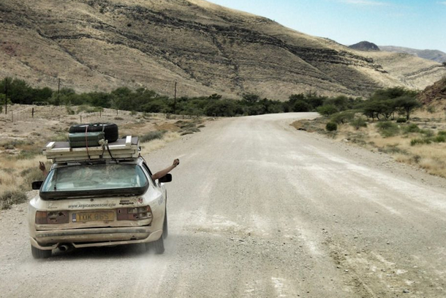 Hanh trinh 'xuyen luc dia' tu Anh Quoc den Chau Phi cua Porsche 944-Hinh-2