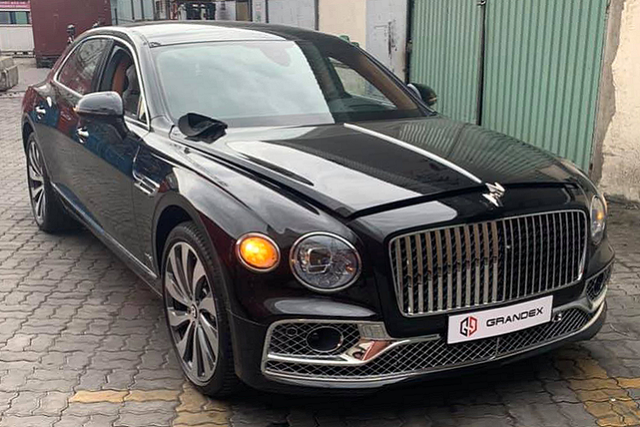 Cận cảnh xe siêu sang Bentley Flying Spur W12 giá gần 30 tỷ về Việt Nam Can canh xe sieu sang Bentley Flying Spur W12 gia gan 30 ty ve Viet Nam
