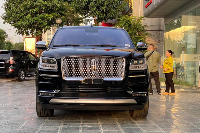 “Khủng long” Lincoln Navigator 2021 hơn 8 tỷ đồng tại Việt Nam - Hình 9 “Khung long” Lincoln Navigator 2021 hon 8 ty dong tai Viet Nam-Hinh-9
