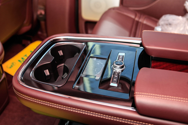 “Khủng long” Lincoln Navigator 2021 hơn 8 tỷ đồng tại Việt Nam - Hình 7 “Khung long” Lincoln Navigator 2021 hon 8 ty dong tai Viet Nam-Hinh-7