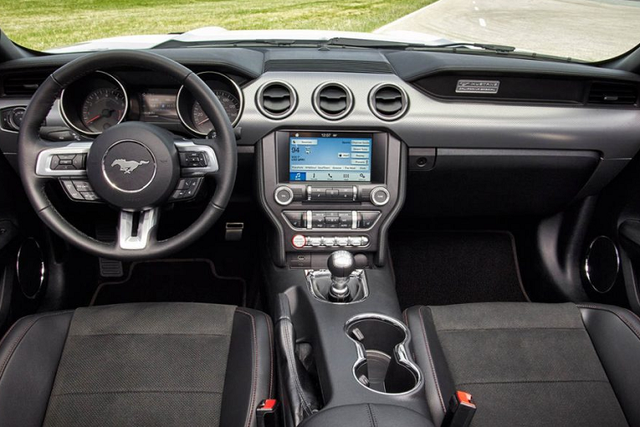 Ford Mustang tầm 2 tỷ đồng tại Việt Nam có gì đặc biệt? - Hình 5 Ford Mustang tam 2 ty dong tai Viet Nam co gi dac biet?-Hinh-5