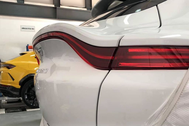 Cận cảnh SUV Aston Martin DBX giá hơn 20 tỷ đồng - Hình 2 Can canh SUV Aston Martin DBX gia hon 20 ty dong-Hinh-2