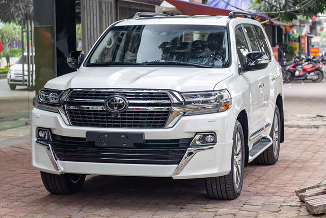 Gần 7 tỷ cho Toyota Land Cruiser VXS Executive Lounge về Việt Nam - Hình 8 Gan 7 ty cho Toyota Land Cruiser VXS Executive Lounge ve Viet Nam-Hinh-8