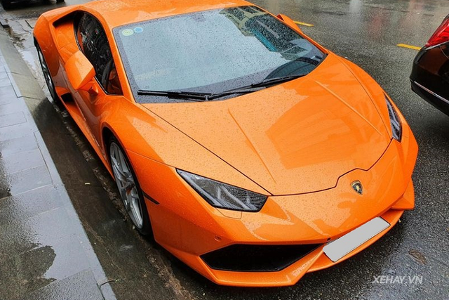 Siêu xe Lamborghini Huracan đẹp rực rỡ dưới mưa Sài Gòn - Hình 2 Sieu xe Lamborghini Huracan dep ruc ro duoi mua Sai Gon-Hinh-2