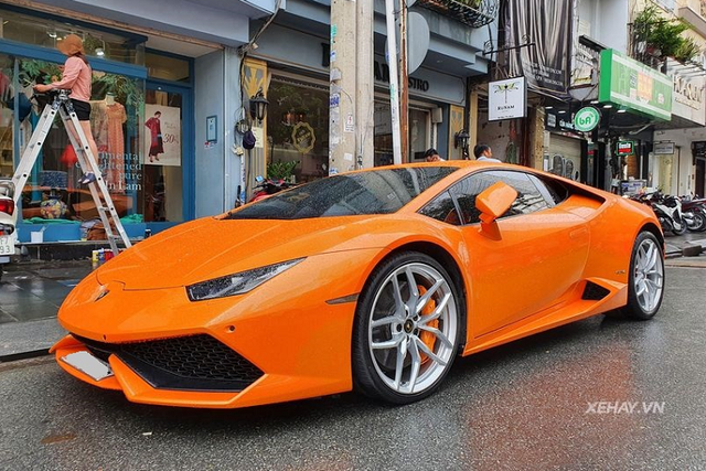 Siêu xe Lamborghini Huracan đẹp rực rỡ dưới mưa Sài Gòn Sieu xe Lamborghini Huracan dep ruc ro duoi mua Sai Gon