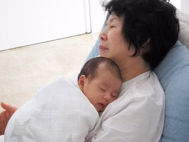 Day la nhung li do khong nen cho tre ngu voi ong ba