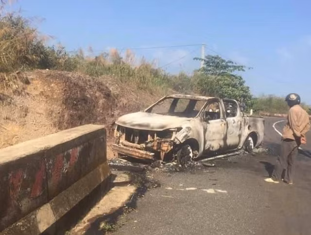 Ben trong xe tai chay tro khung co thi the nguoi