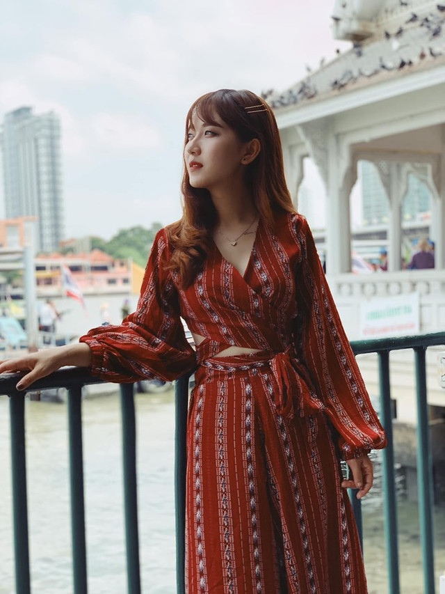 Cô giáo cực phẩm khiến các ông bố tranh nhau... đưa trẻ đến lớp - Hình 8 Co giao cuc pham khien cac ong bo tranh nhau... dua tre den lop-Hinh-8