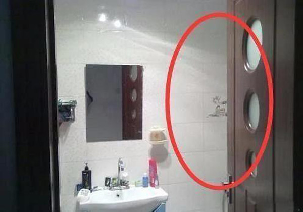 Nên đóng hay mở cửa phòng tắm sau khi dùng xong? - Hình 2 Nen dong hay mo cua phong tam sau khi dung xong?-Hinh-2