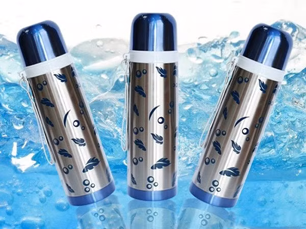 Nhung luu y khi be dung binh giu nhiet di hoc-Hinh-3