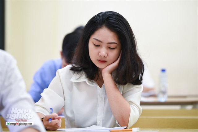 Cận cảnh dàn hot girl xinh đẹp ngày đầu thi THPT Quốc gia 2019 - Hình 2 Can canh dan hot girl xinh dep ngay dau thi THPT Quoc gia 2019-Hinh-2