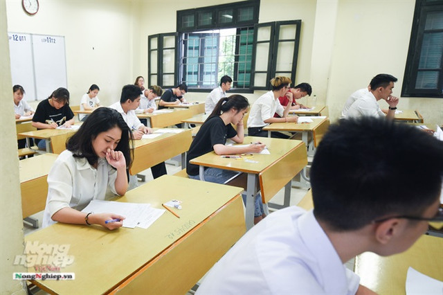 Cận cảnh dàn hot girl xinh đẹp ngày đầu thi THPT Quốc gia 2019 - Hình 12 Can canh dan hot girl xinh dep ngay dau thi THPT Quoc gia 2019-Hinh-12