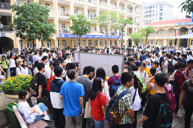 Học sinh Hà Nội chính thức bắt đầu kỳ thi tuyển sinh TPHT vào lớp 10 Hoc sinh Ha Noi chinh thuc bat dau ky thi tuyen sinh TPHT vao lop 10