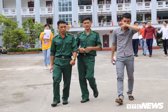 Can canh dan hot girl xinh dep ngay dau thi THPT Quoc gia 2019-Hinh-16