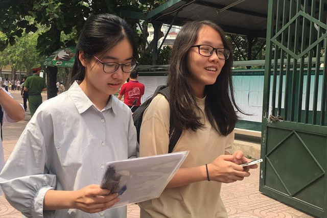 Cận cảnh dàn hot girl xinh đẹp ngày đầu thi THPT Quốc gia 2019 - Hình 22 Can canh dan hot girl xinh dep ngay dau thi THPT Quoc gia 2019-Hinh-22