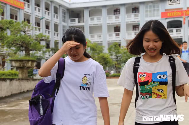 Can canh dan hot girl xinh dep ngay dau thi THPT Quoc gia 2019-Hinh-13
