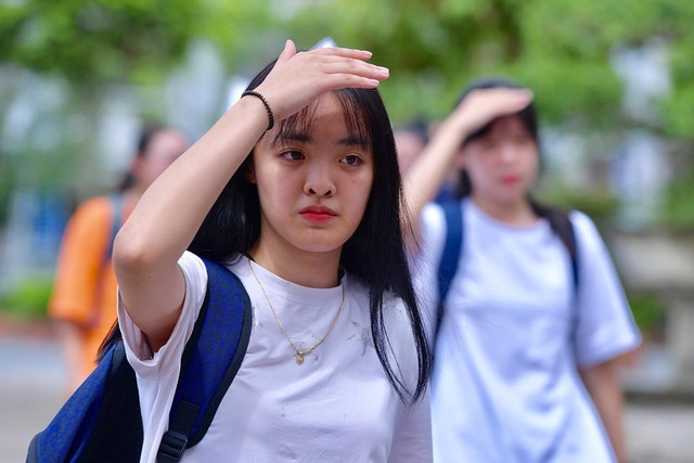 Cận cảnh dàn hot girl xinh đẹp ngày đầu thi THPT Quốc gia 2019 - Hình 25 Can canh dan hot girl xinh dep ngay dau thi THPT Quoc gia 2019-Hinh-25