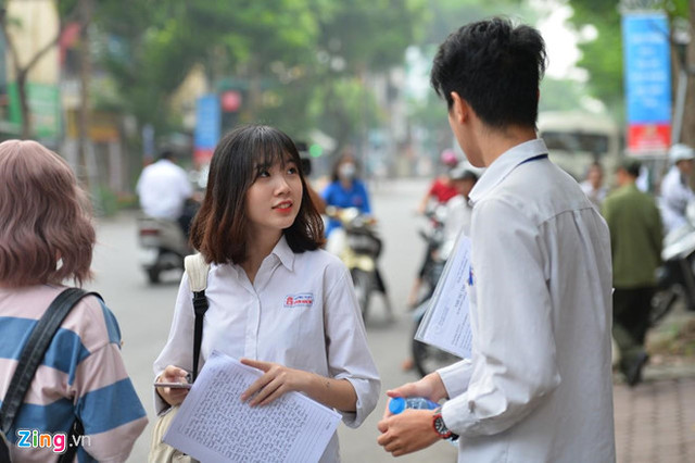 Cận cảnh dàn hot girl xinh đẹp ngày đầu thi THPT Quốc gia 2019 - Hình 18 Can canh dan hot girl xinh dep ngay dau thi THPT Quoc gia 2019-Hinh-18