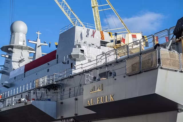 Can canh tau san bay truc thang nho nhat the gioi-Hinh-2