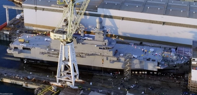 Cận cảnh tàu sân bay trực thăng nhỏ nhất thế giới - Hình 4 Can canh tau san bay truc thang nho nhat the gioi-Hinh-4