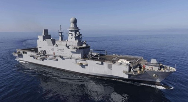 Cận cảnh tàu sân bay trực thăng nhỏ nhất thế giới - Hình 6 Can canh tau san bay truc thang nho nhat the gioi-Hinh-6