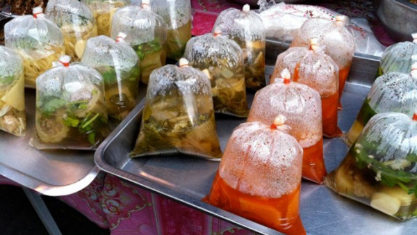 Cảnh báo túi nilon độc hại, tăng nguy cơ ung thư - Hình 3 Canh bao tui nilon doc hai, tang nguy co ung thu-Hinh-3