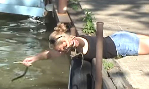 Xem co nang tay khong bat hang tram con ran