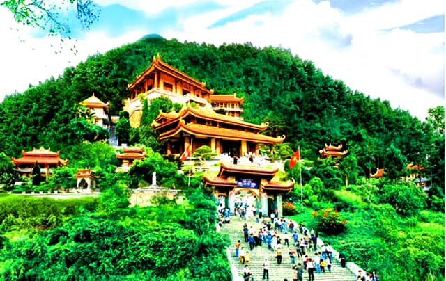 Top 3 đỉnh núi linh thiêng nhất Việt Nam, ai cũng muốn đến một lần - Hình 4 Top 3 dinh nui linh thieng nhat Viet Nam, ai cung muon den mot lan-Hinh-4