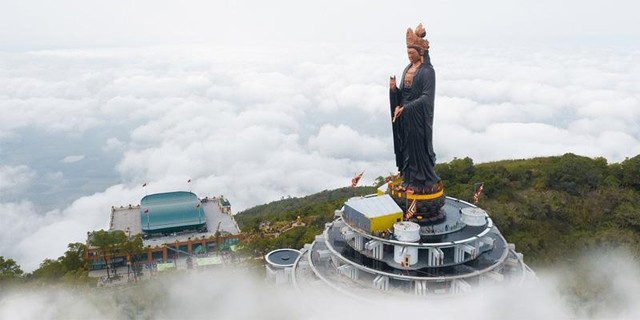 Top 3 đỉnh núi linh thiêng nhất Việt Nam, ai cũng muốn đến một lần - Hình 5 Top 3 dinh nui linh thieng nhat Viet Nam, ai cung muon den mot lan-Hinh-5