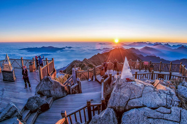 Top 3 đỉnh núi linh thiêng nhất Việt Nam, ai cũng muốn đến một lần - Hình 11 Top 3 dinh nui linh thieng nhat Viet Nam, ai cung muon den mot lan-Hinh-11