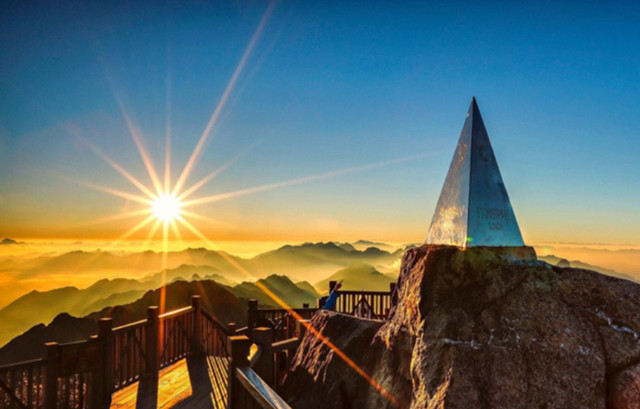 Top 3 đỉnh núi linh thiêng nhất Việt Nam, ai cũng muốn đến một lần - Hình 10 Top 3 dinh nui linh thieng nhat Viet Nam, ai cung muon den mot lan-Hinh-10