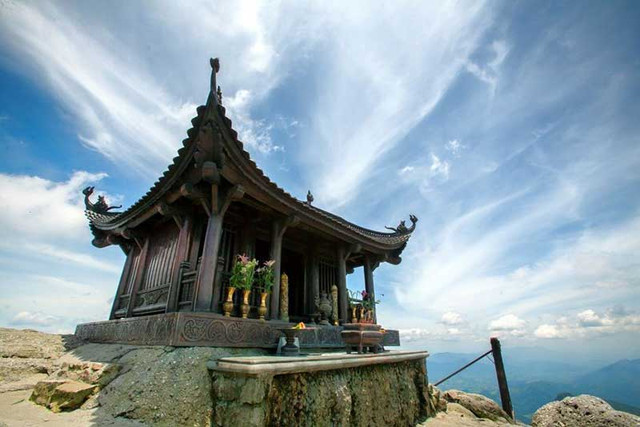 Top 3 đỉnh núi linh thiêng nhất Việt Nam, ai cũng muốn đến một lần Top 3 dinh nui linh thieng nhat Viet Nam, ai cung muon den mot lan