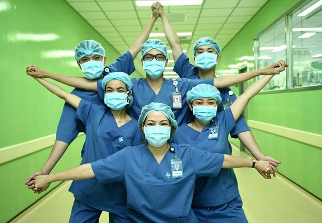 Những khoảnh khắc không thể quên về đại dịch COVID-19 năm 2021 Nhung khoanh khac khong the quen ve dai dich COVID-19 nam 2021